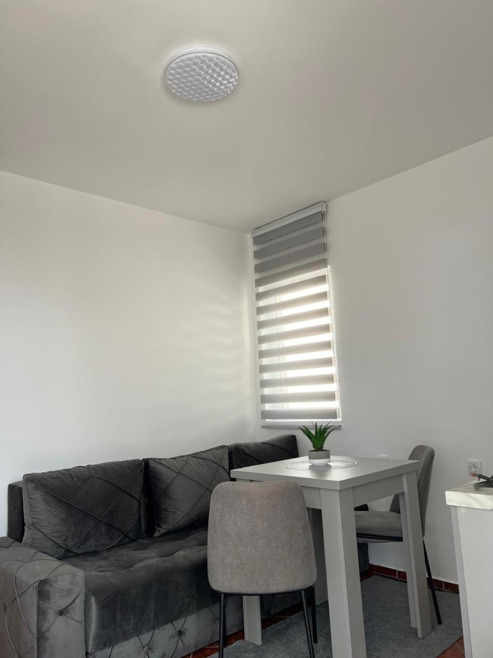 Kontiki Apartments Улцинь Екстер'єр фото